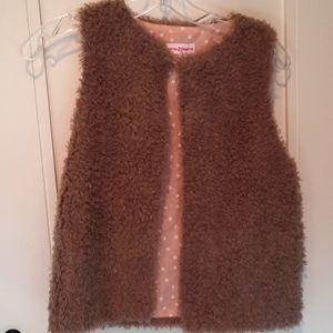 Girls Fuax Curly lamb vest, size Large